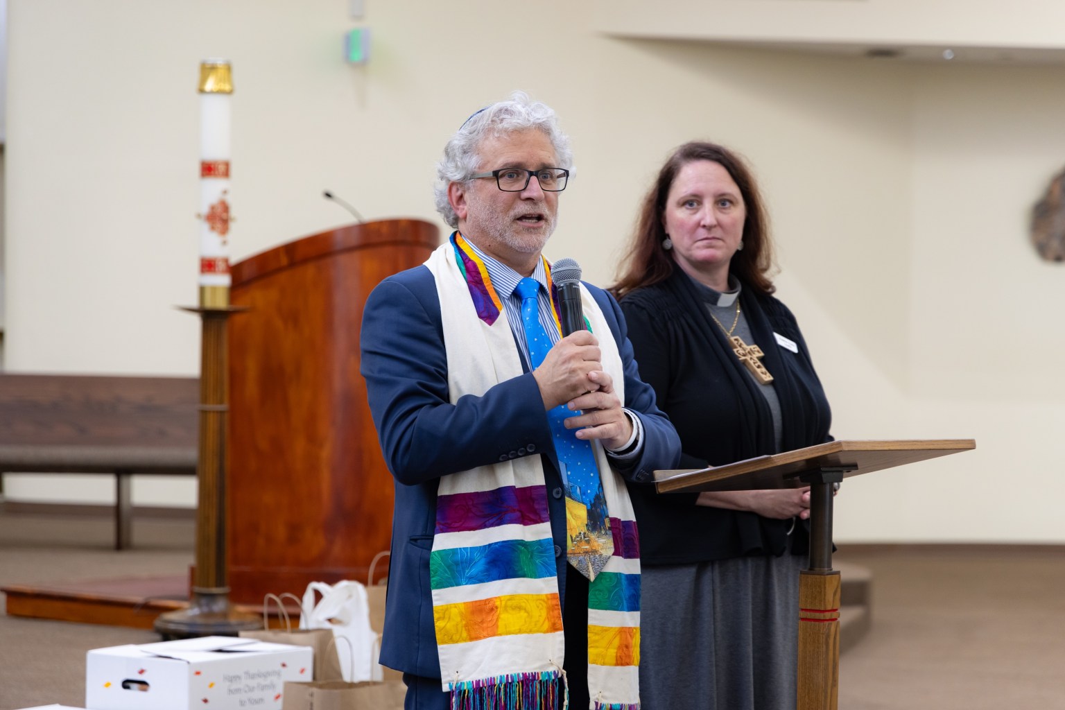 Rabbi Len Muroff及Pastor Cate Luehr感謝各個宗教代表的出席。