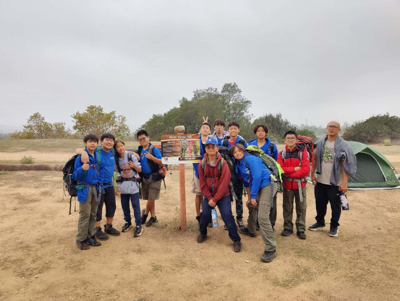 西來男童軍在Chino Prado Regional Park營地合照準備出發。