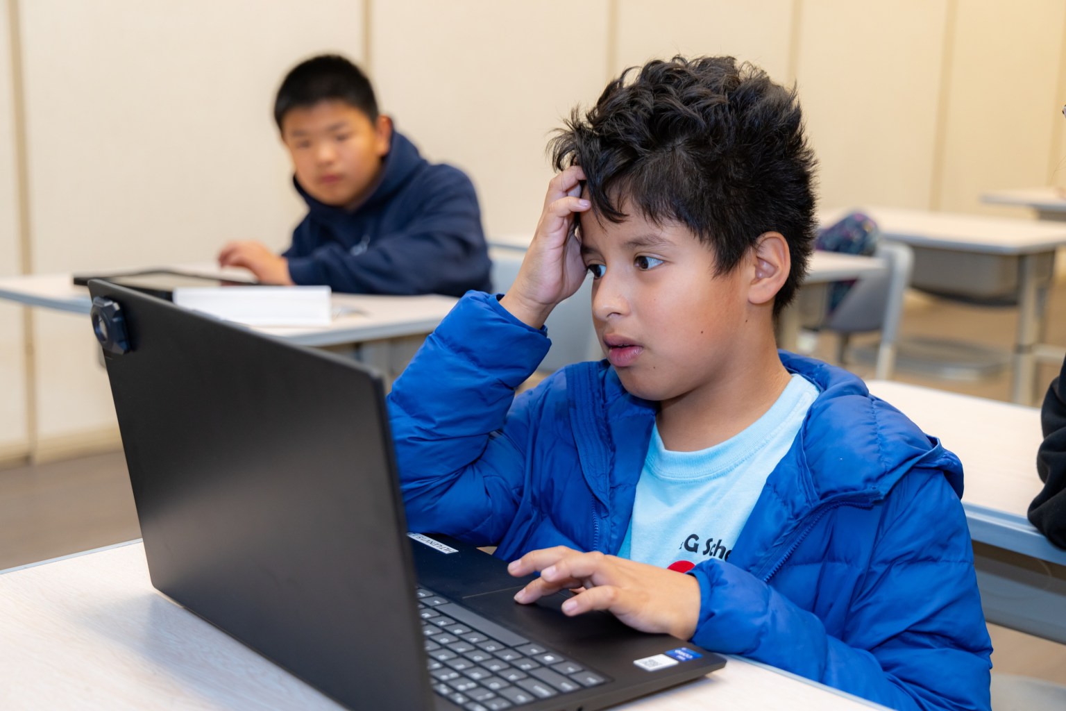 學員們絞盡腦汁思索答案的有趣畫面。