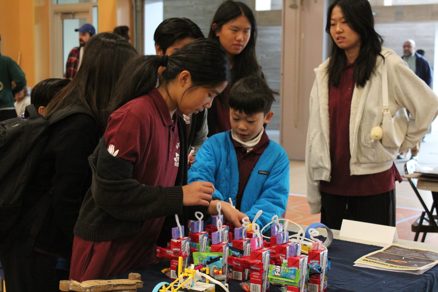 分享自製的機器人造型小點心。