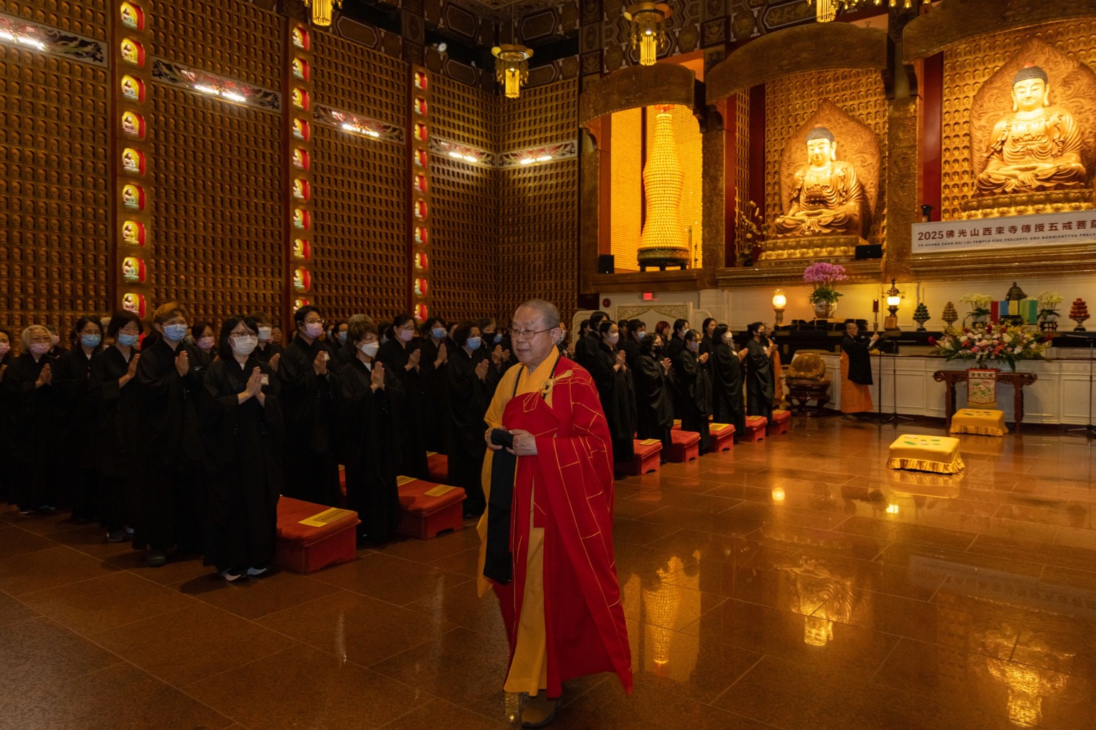 Venerable Hui Kai conducting repentance and lecturing on "Practicing the Bodhisattva Path of Humanistic Buddhism."