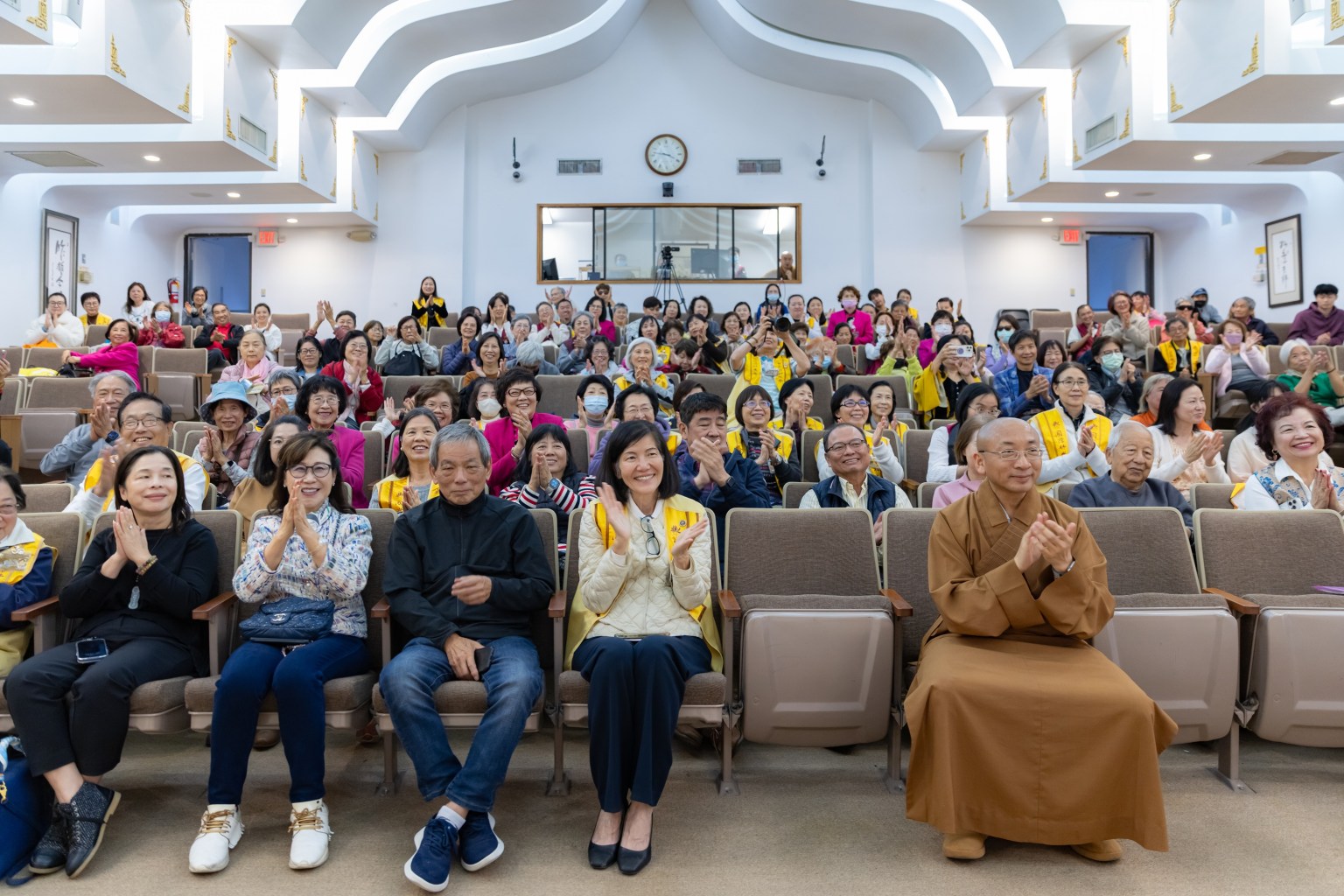 李濤分享與星雲大師風趣的對話，現場頓時笑聲、掌聲陣陣。