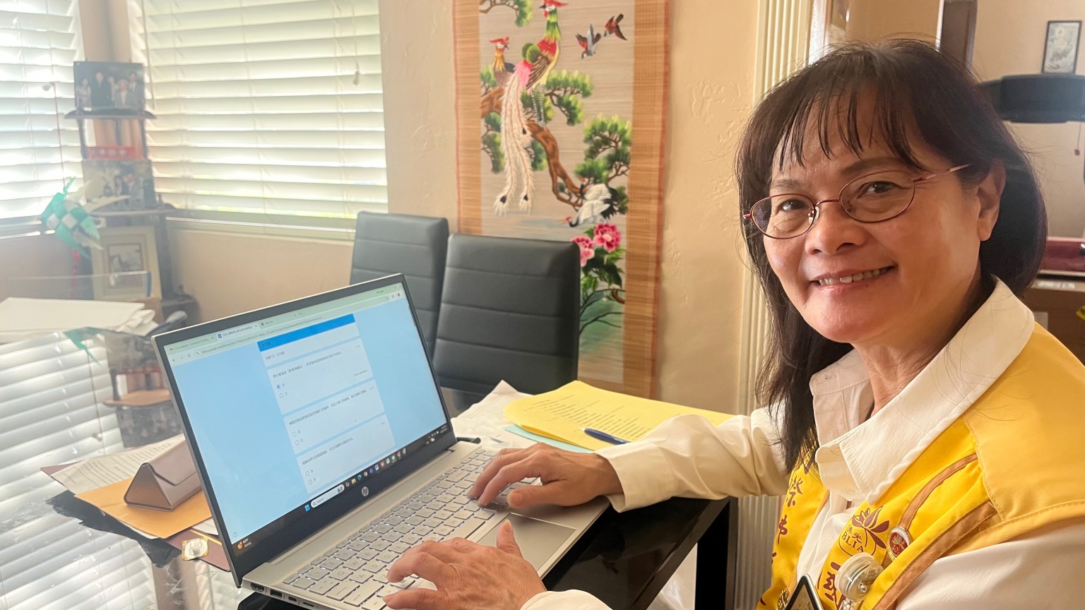 洛杉磯協會西敏分會會長杜美華參加成人組佛學會考。