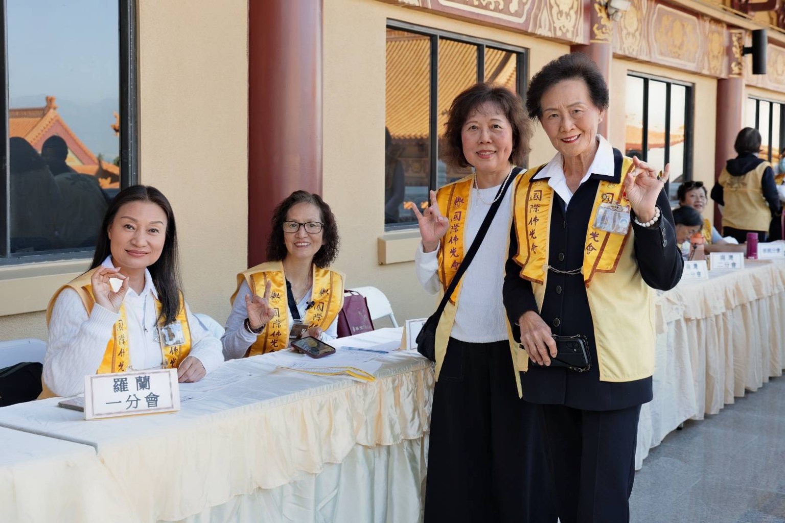 右一林鳳督導長來到羅蘭一分會報到