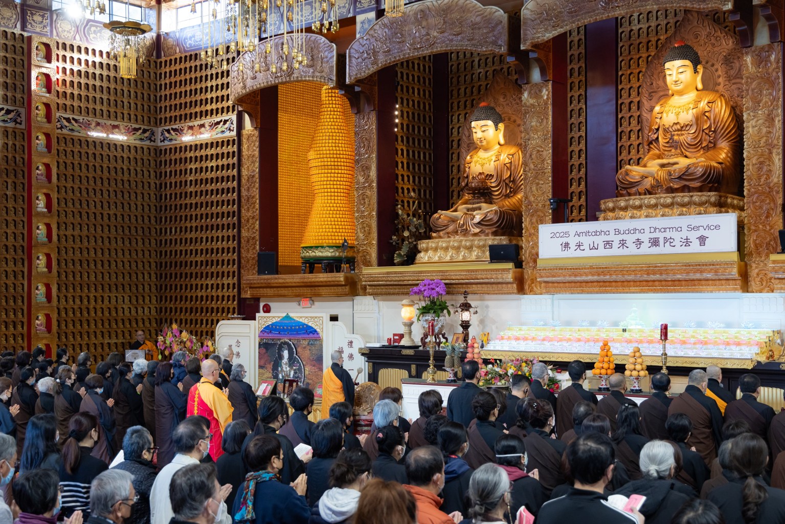 西來寺彌陀佛七法會圓滿，當日上午設佛供，並於靈前念佛、誦經及功德回向。