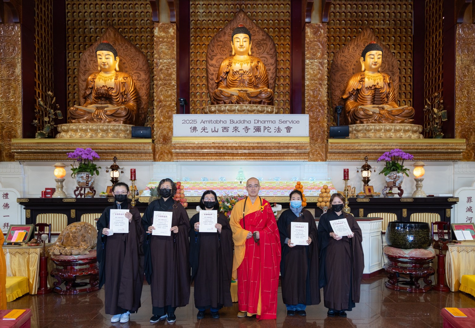 住持慧東法師頒發全勤精進獎3。