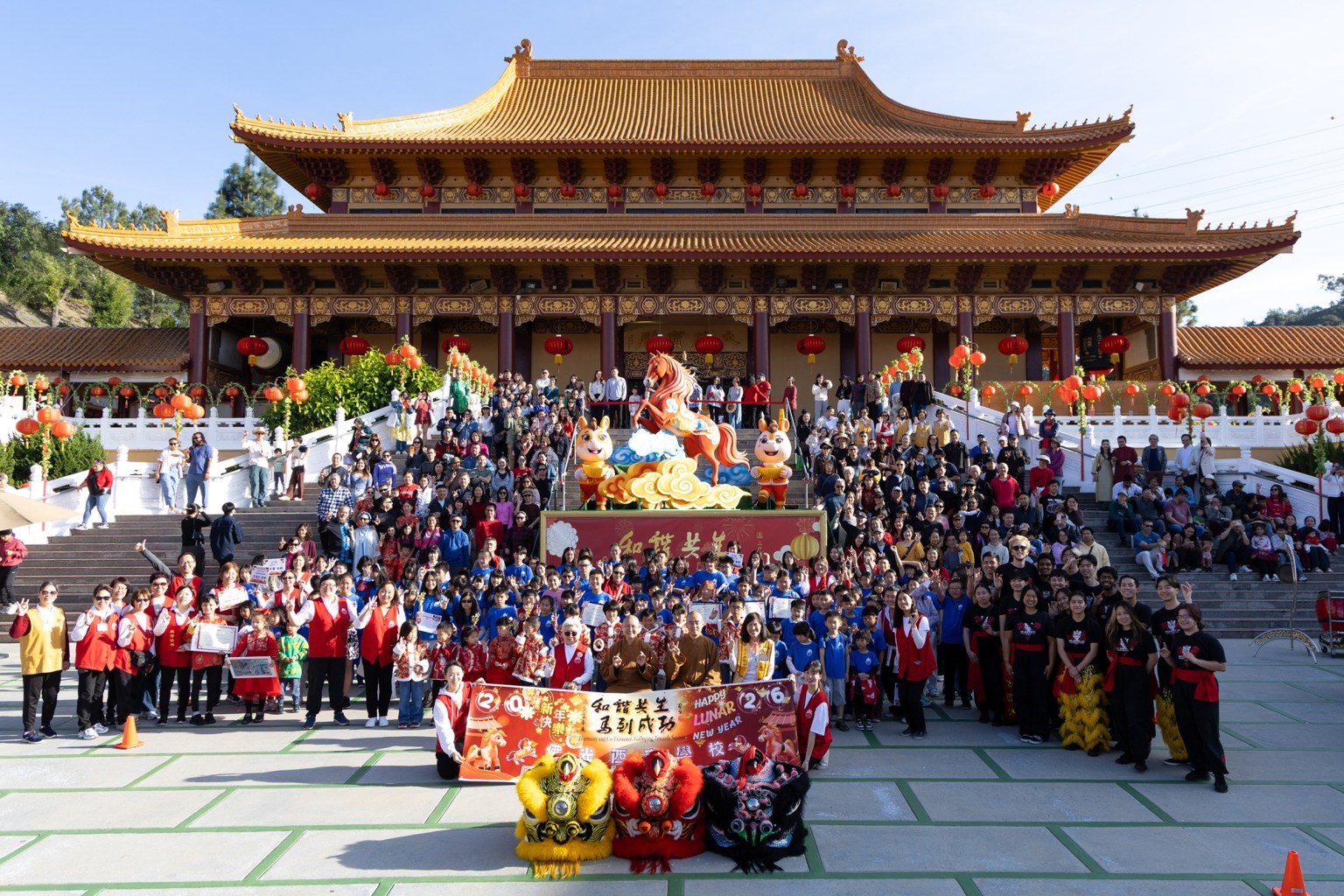 全體於西來寺成佛大道合影。