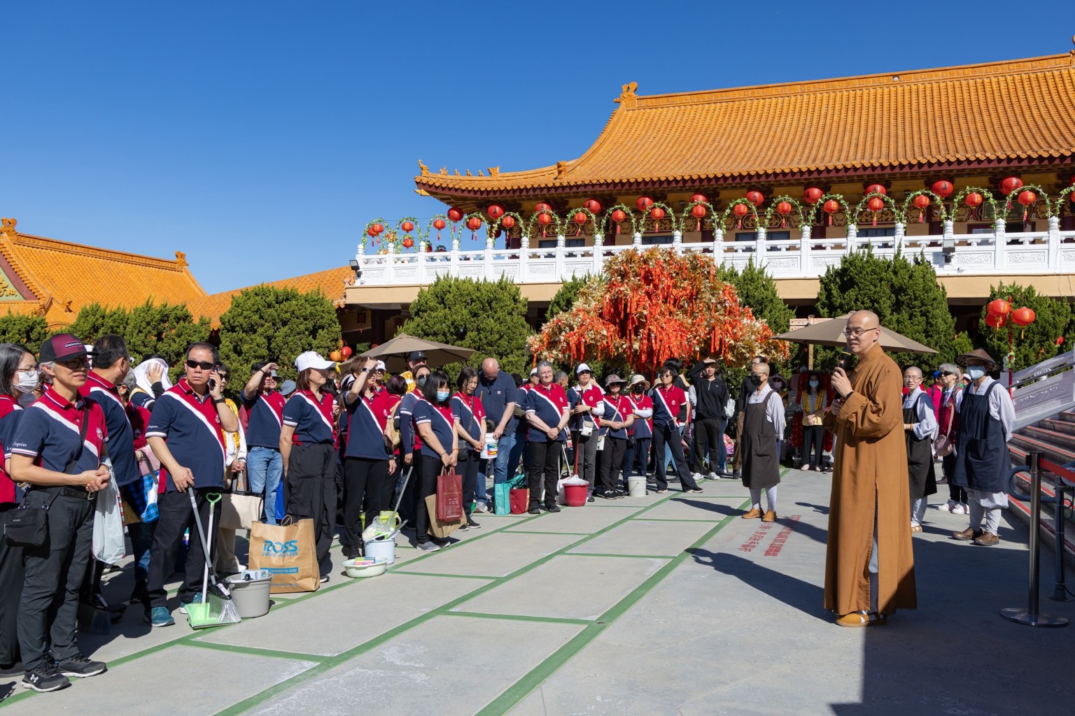 慧東法師開示指出，清掃不僅是整理外在環境，更是洗滌內心塵垢，期勉大家在清掃的同時觀照自心，並祝福與會大眾幸福安康。