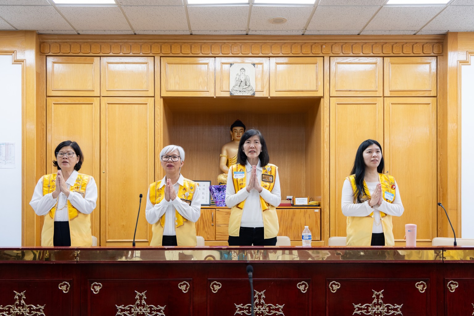 (左起)國際佛光會洛杉磯協會督導長鄭宏麟、副會長許珍蓉、會長蔡月琴、副會長王儷玲。