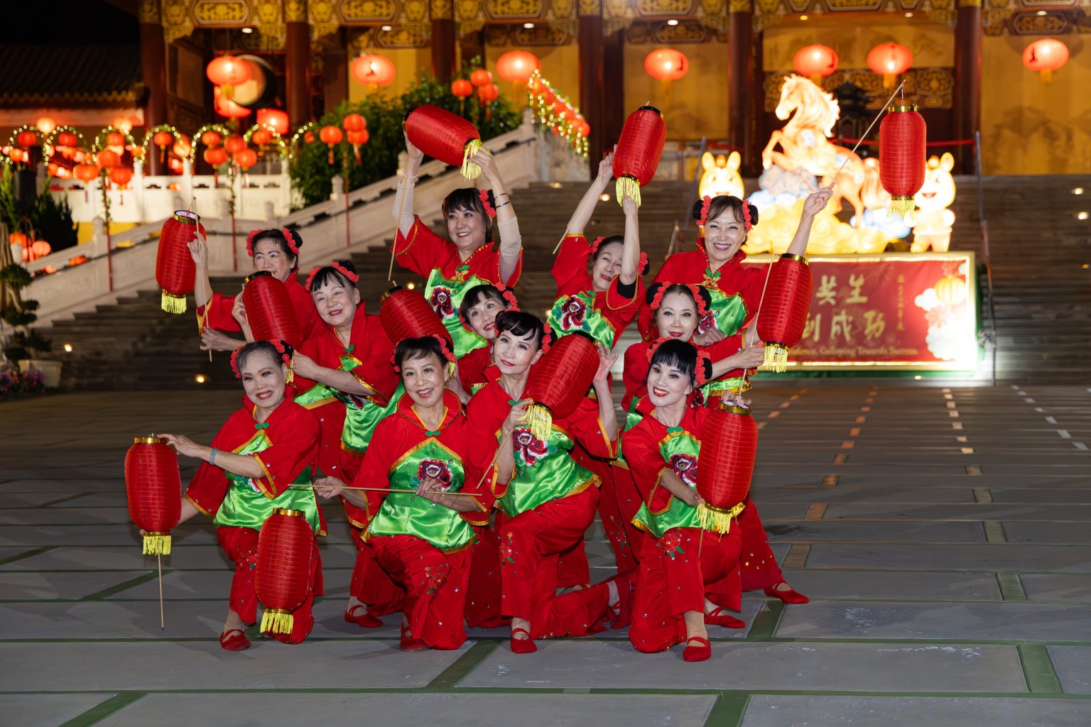 蒙市二分會帶來〈鑽石吧〉舞蹈表演，帶動熱鬧的氣氛。