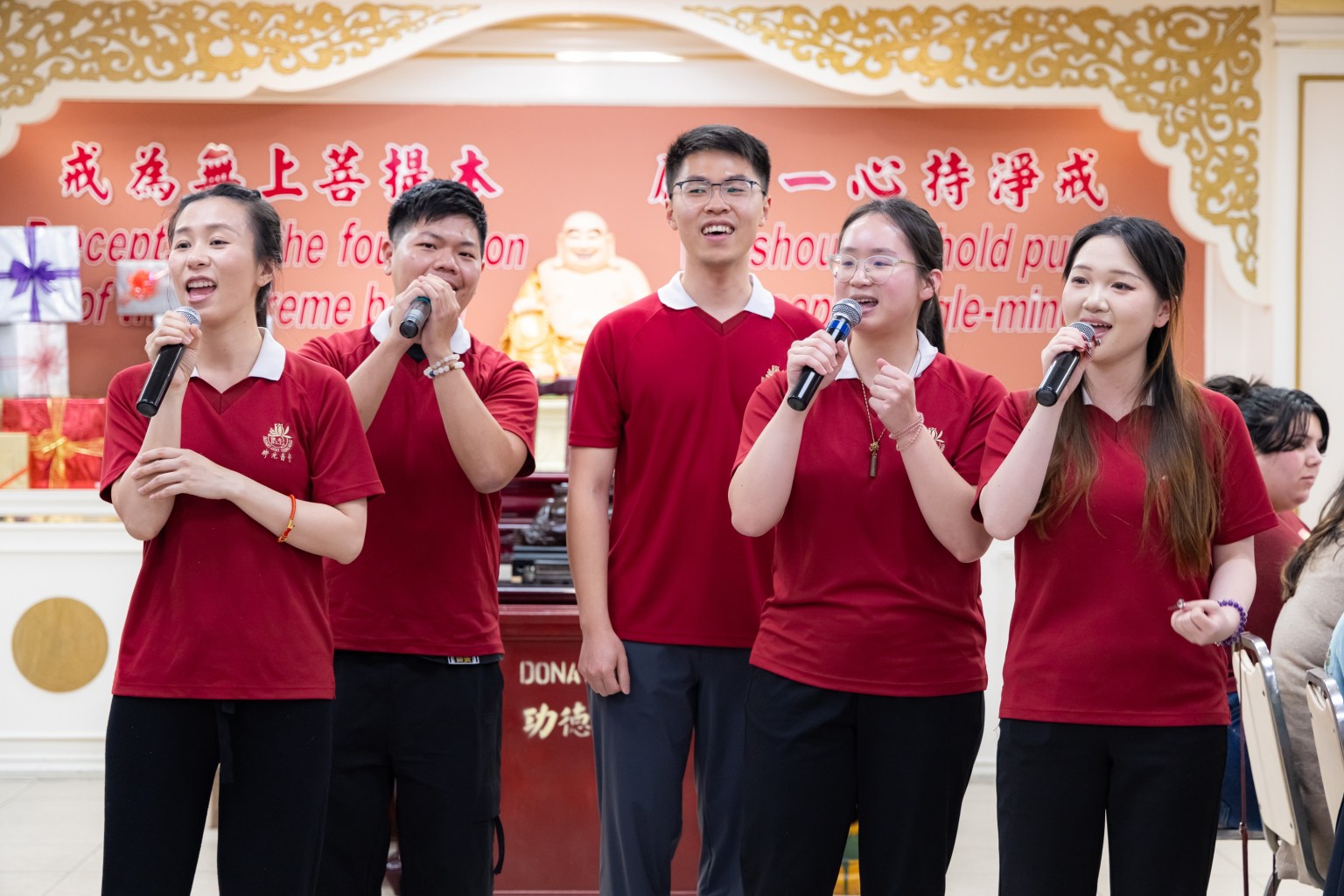 佛光青年帶來精彩的歌舞表演，獲得滿堂喝采。