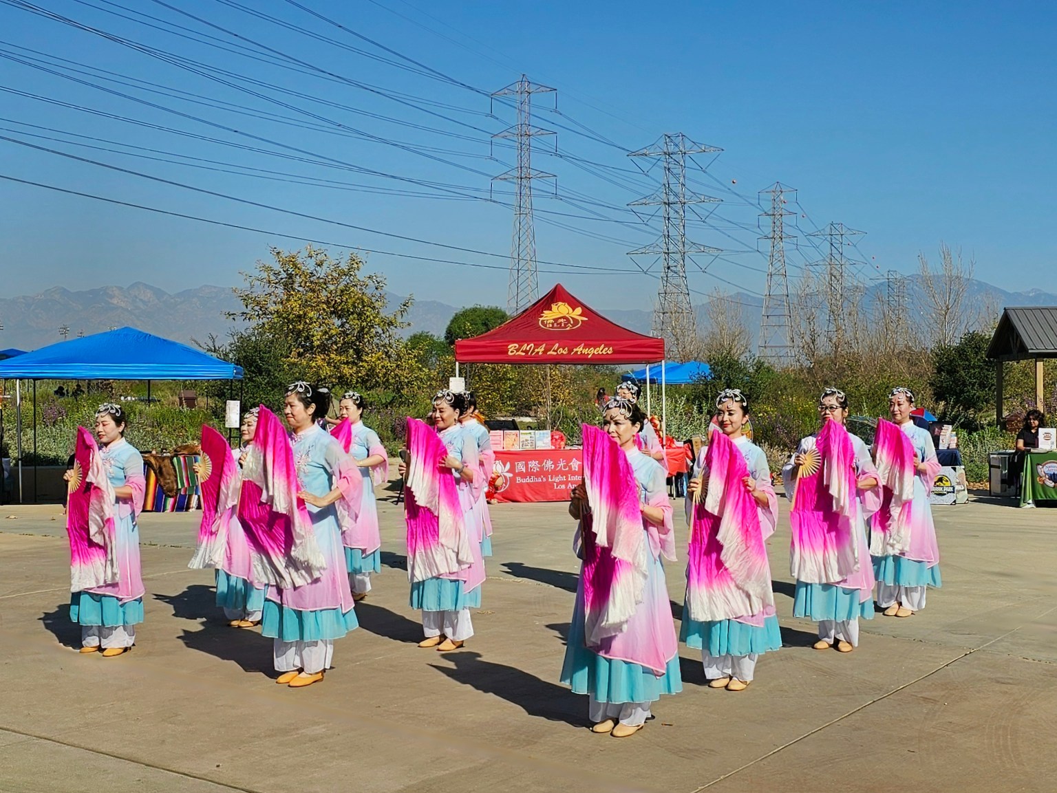 舞蹈《雲水禪扇》