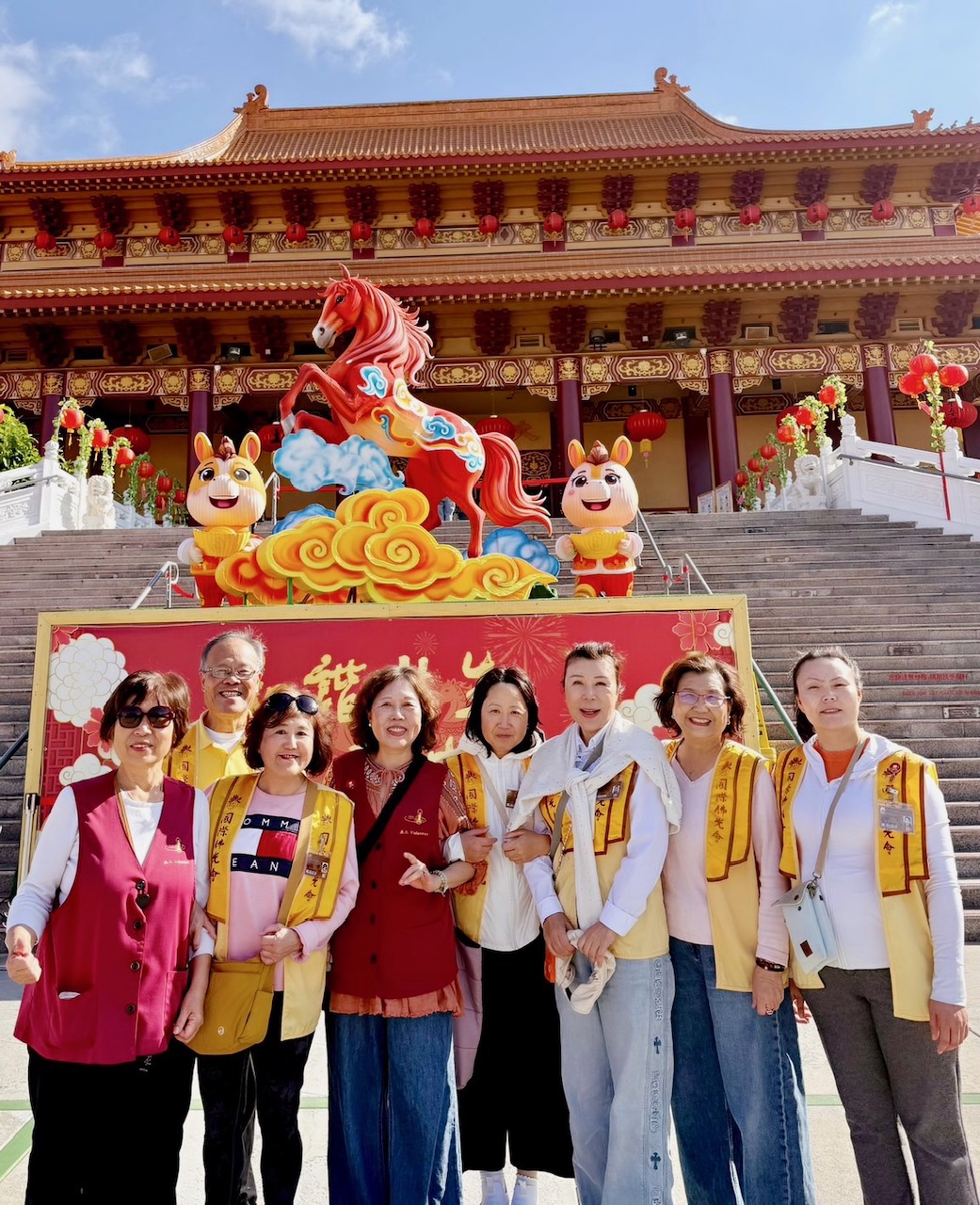 參與義工於成佛大道合影