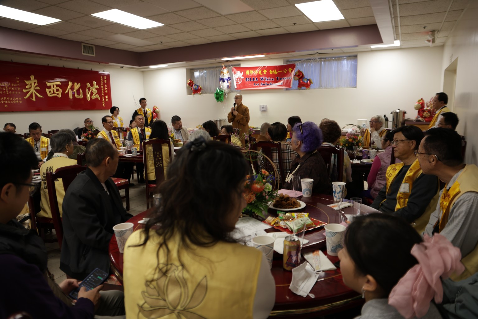 會員認真聆聽住持慧東法師慈悲開示