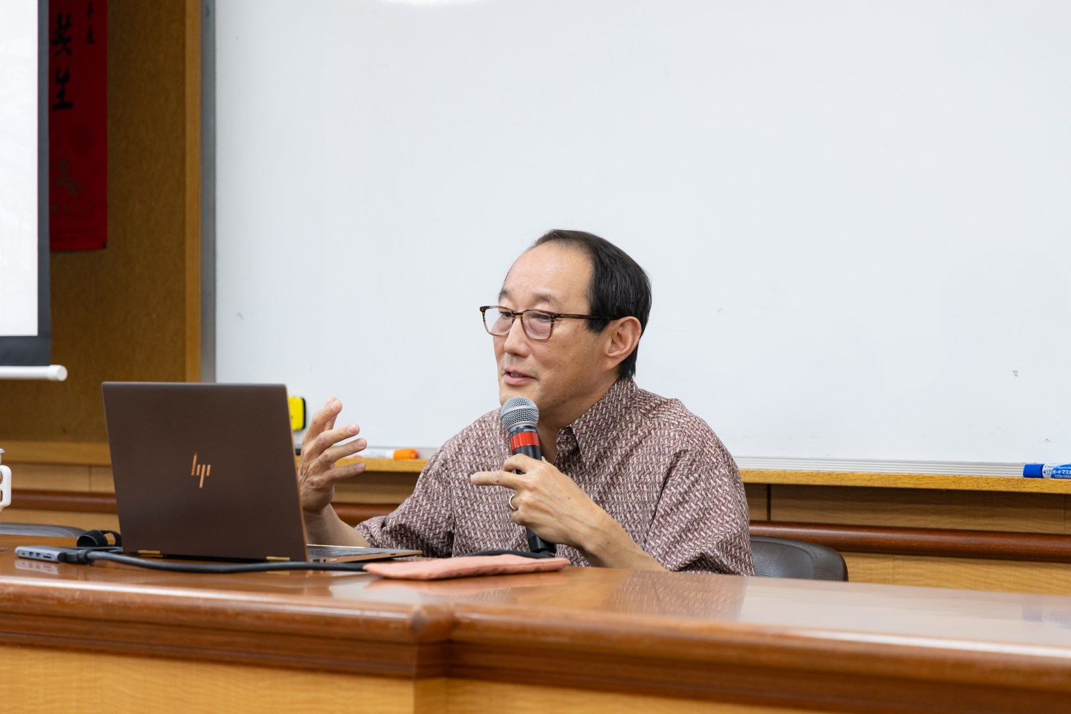 「成人疫苗接種」健康講座在佛光山西來寺香雲堂舉行，邀請感染科專科醫師江華博士（Dr. Hua Jiang）主講。