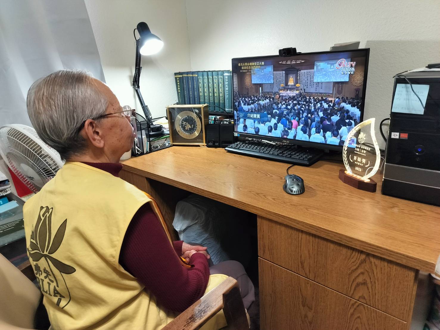 會員李素珍，線上觀看，佛光山開山祖師星雲大師圓寂紀念日讚頌會暨中華郵政「傳燈六十.百年仰望」郵票發行典禮，感動滿滿。