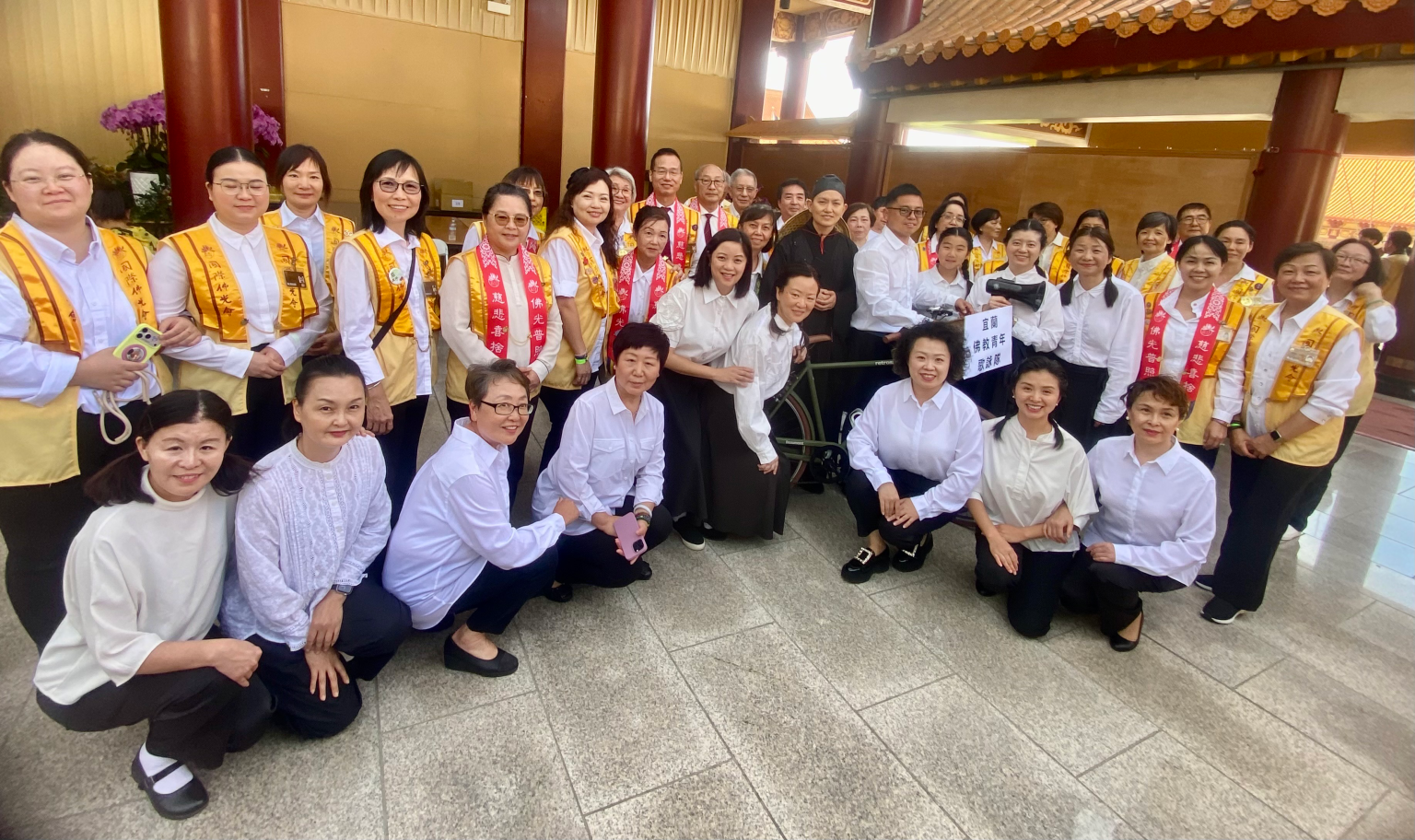 短劇的表演團成員和北美洲協會的幹部大合影。