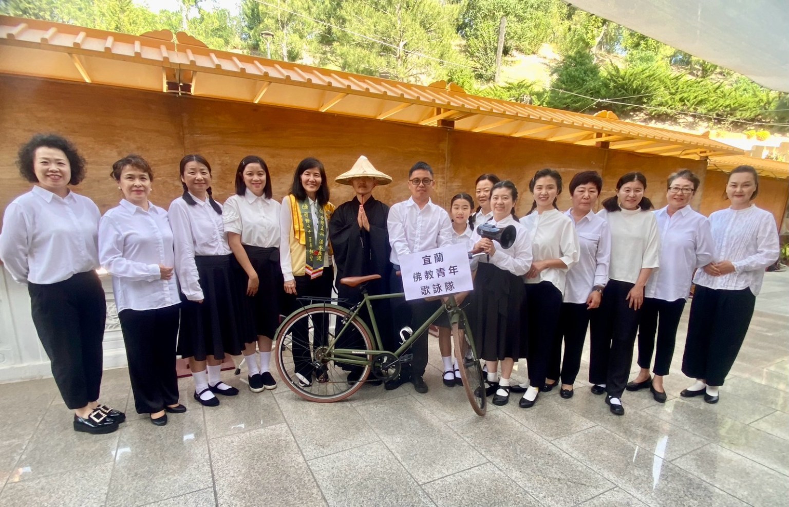分會和核桃分會一起表演短劇，還原當年大師在宜蘭成立的第一支佛教青年歌詠隊的情形，緬懷大師以及表達敬意。