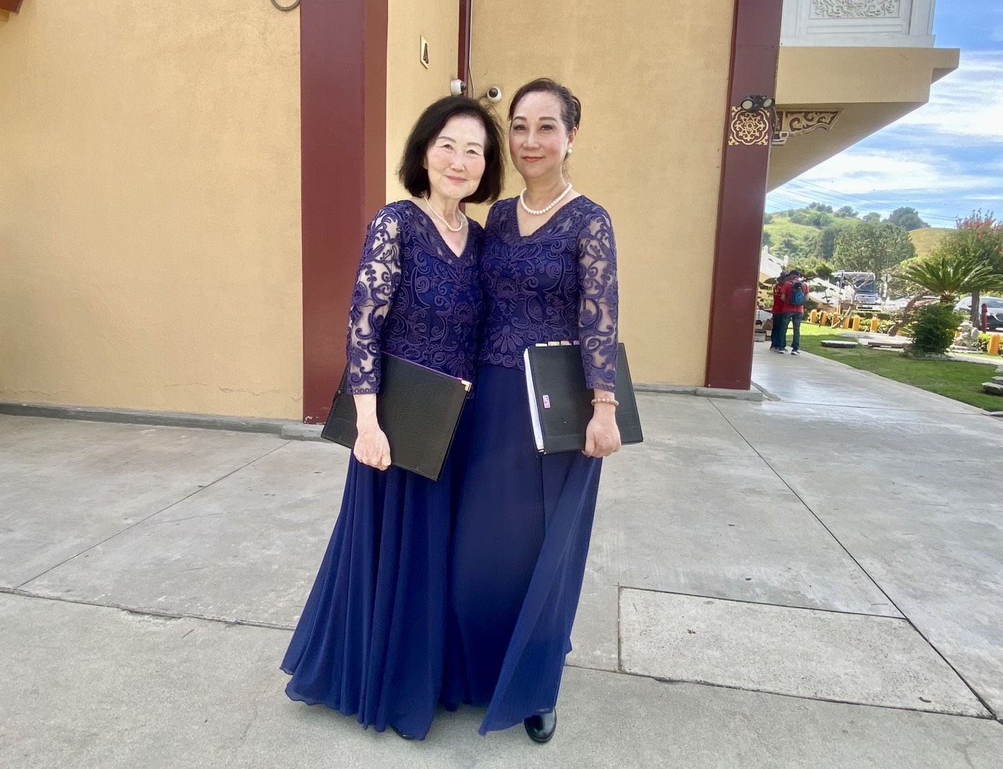 會員趙明潤督導和會員方麗娜， 是佛光合唱表演團成員之一，當天用美妙的歌聲來緬懷大師。