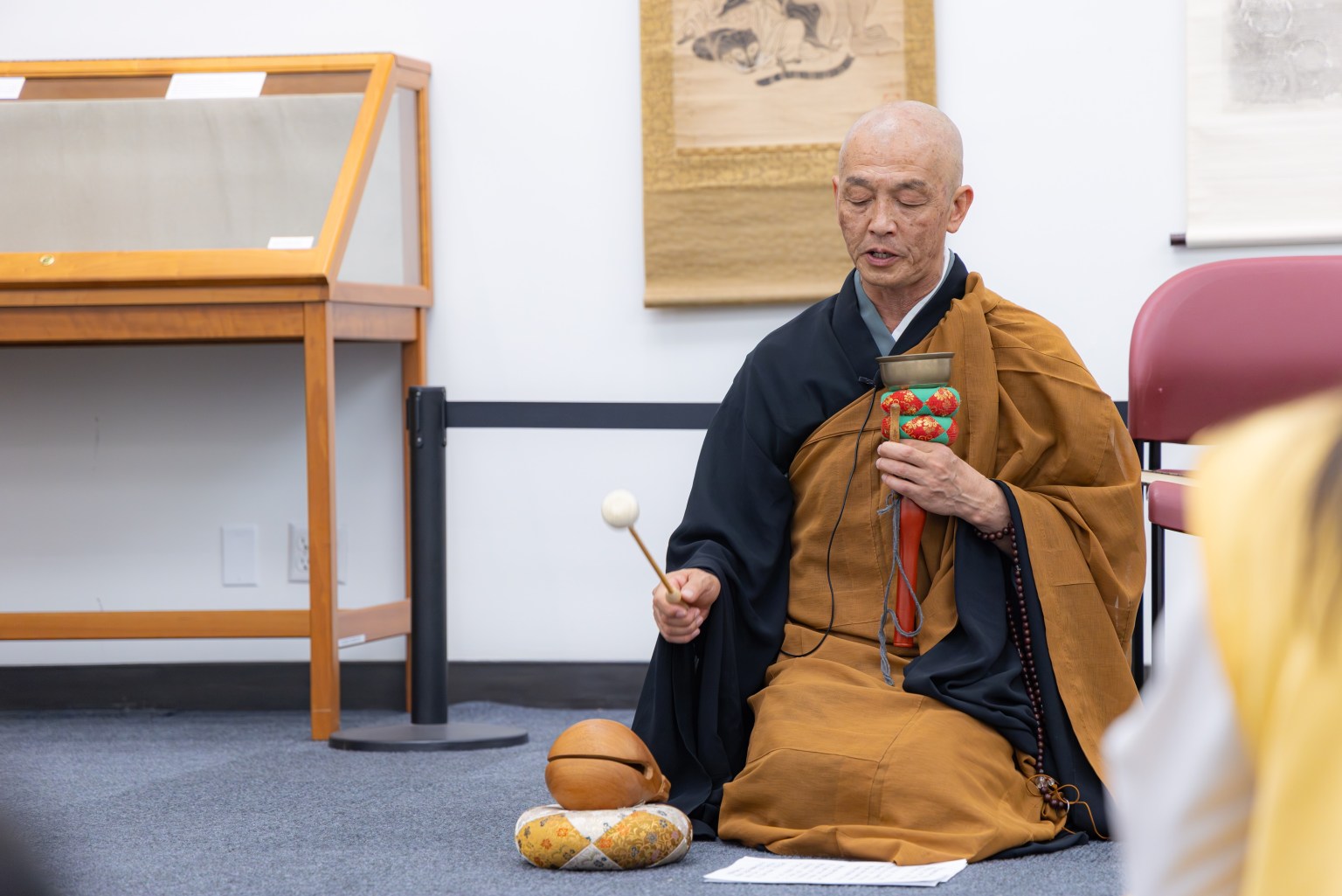 Shumyo Kojima法師示範曹洞宗日文《心經》誦持，節奏沉穩、音聲平直，強調在持誦中安住當下，體會身心一如。