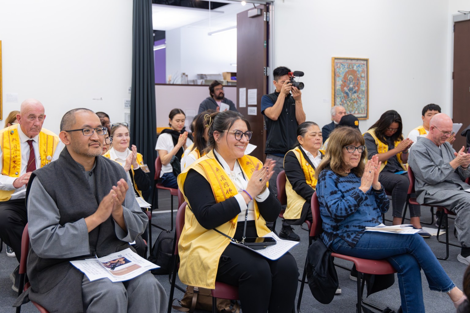 兩位法師引導大眾體會兩大傳統在《心經》誦持上的精神意涵，與會者亦分享法喜。