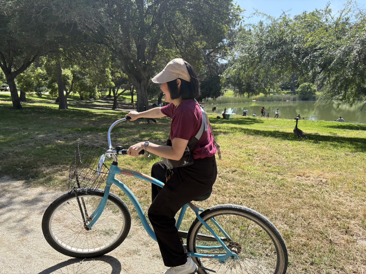 有人說筆者當天騎腳踏車看起來很FUN，哈哈！其實那是一種兵荒馬亂、手忙腳亂、故作鎮定的「另類FUN」。 (攝影：Emily Xu)