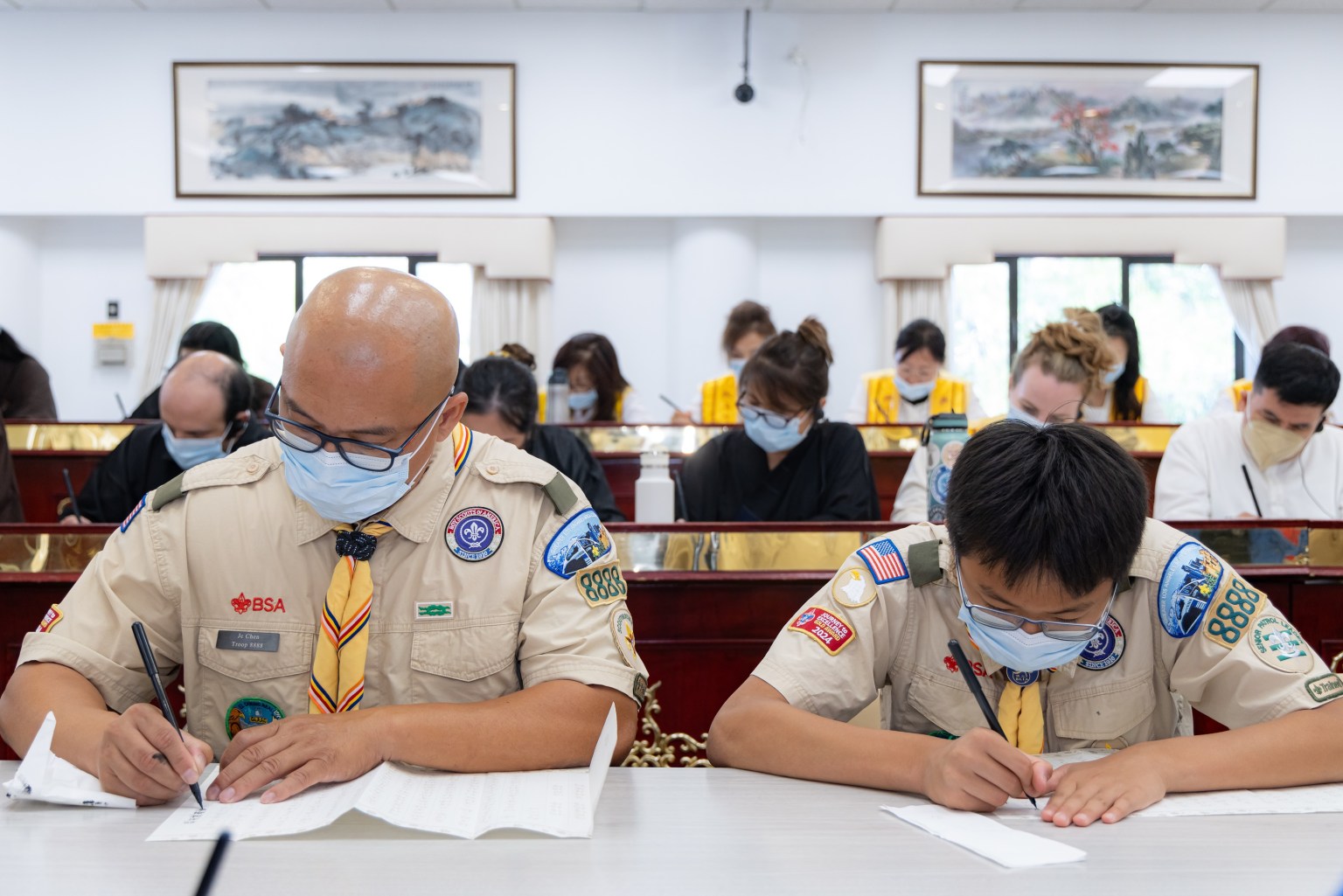 Children from the Hsi Lai Boy and Girl Scouts enthusiastically participated, symbolizing the transmission of Buddhist faith to younger generations.