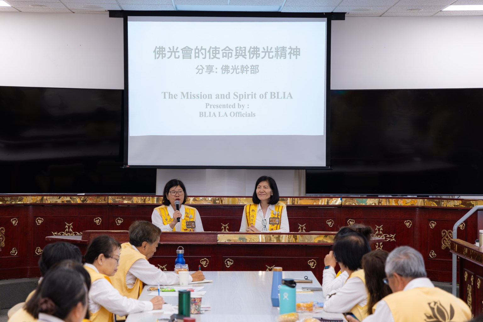 洛杉磯協會督導委員會督導長鄭宏麟於「如何做佛光幹部」課程中表示:「有佛法就有辦法,有佛光人就有希望。」勉勵幹部勇於承擔、全力以赴。