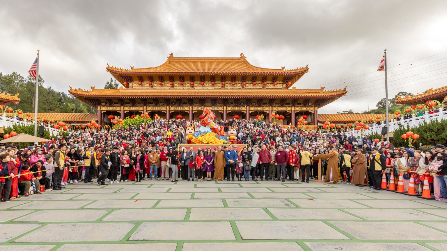 Hsi Lai Temple launched its 15-day Spring Peace Lantern Festival on February 17, the first day of the Lunar Year of the Fire Horse. Cultural performances took place in the Courtyard at noon.