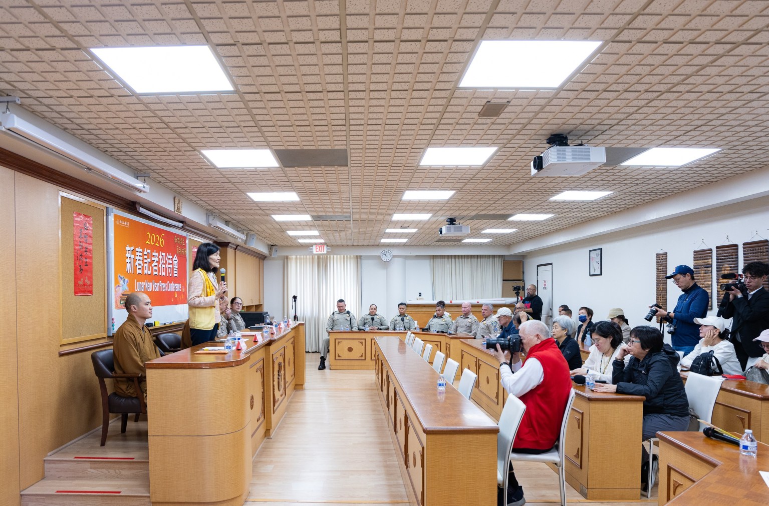 Hsi Lai Temple's Lunar New Year press conference attracts representatives from 21 media outlets, 28 journalists, 12 law enforcement officials, and more than 40 BLIA members.