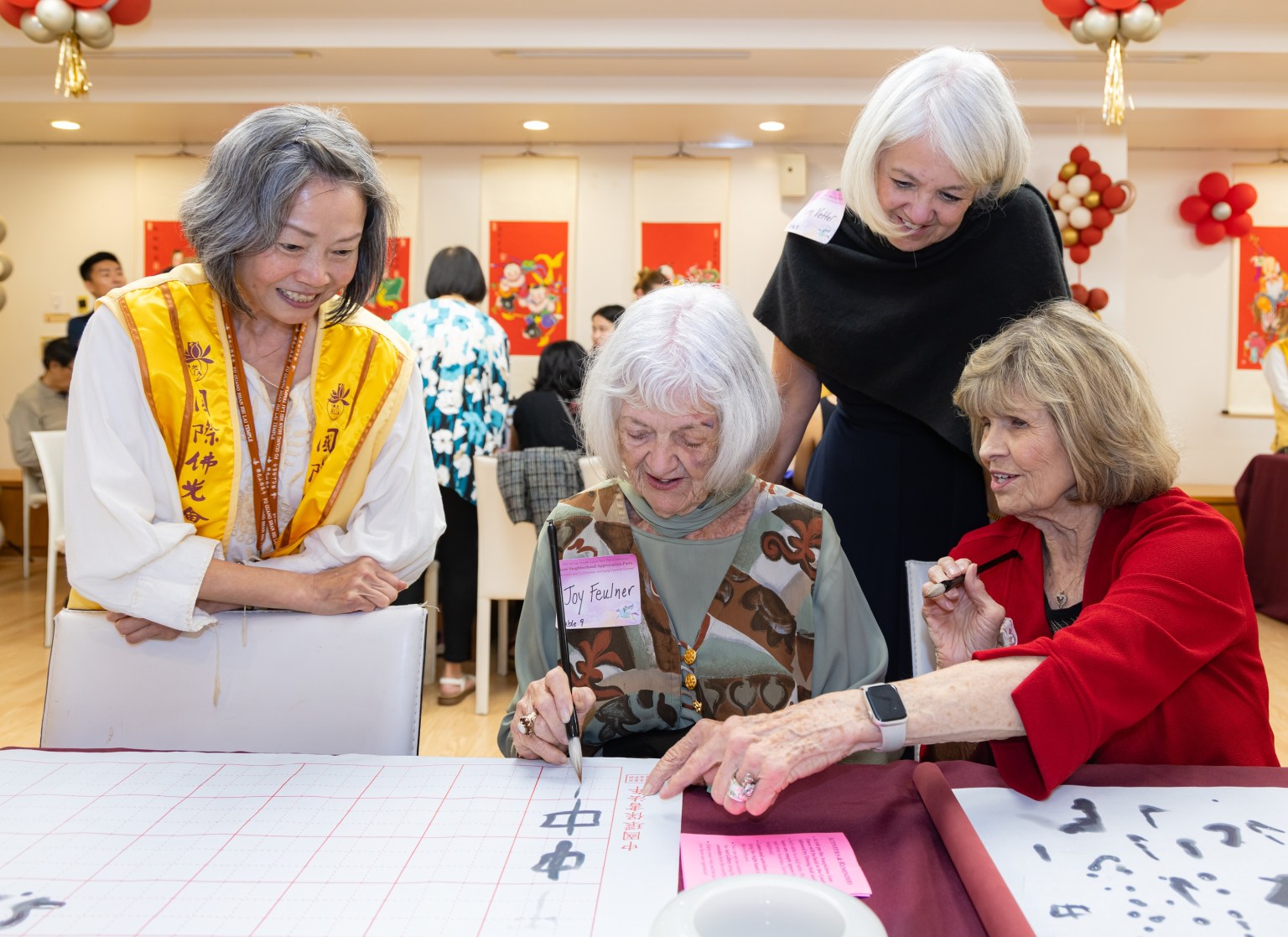 Interactive activities in the Harmony Hall include lantern making, tea meditation, and Chinese calligraphy, allowing residents to experience traditional Chinese culture and the beauty of Chan while celebrating the Lunar New Year.