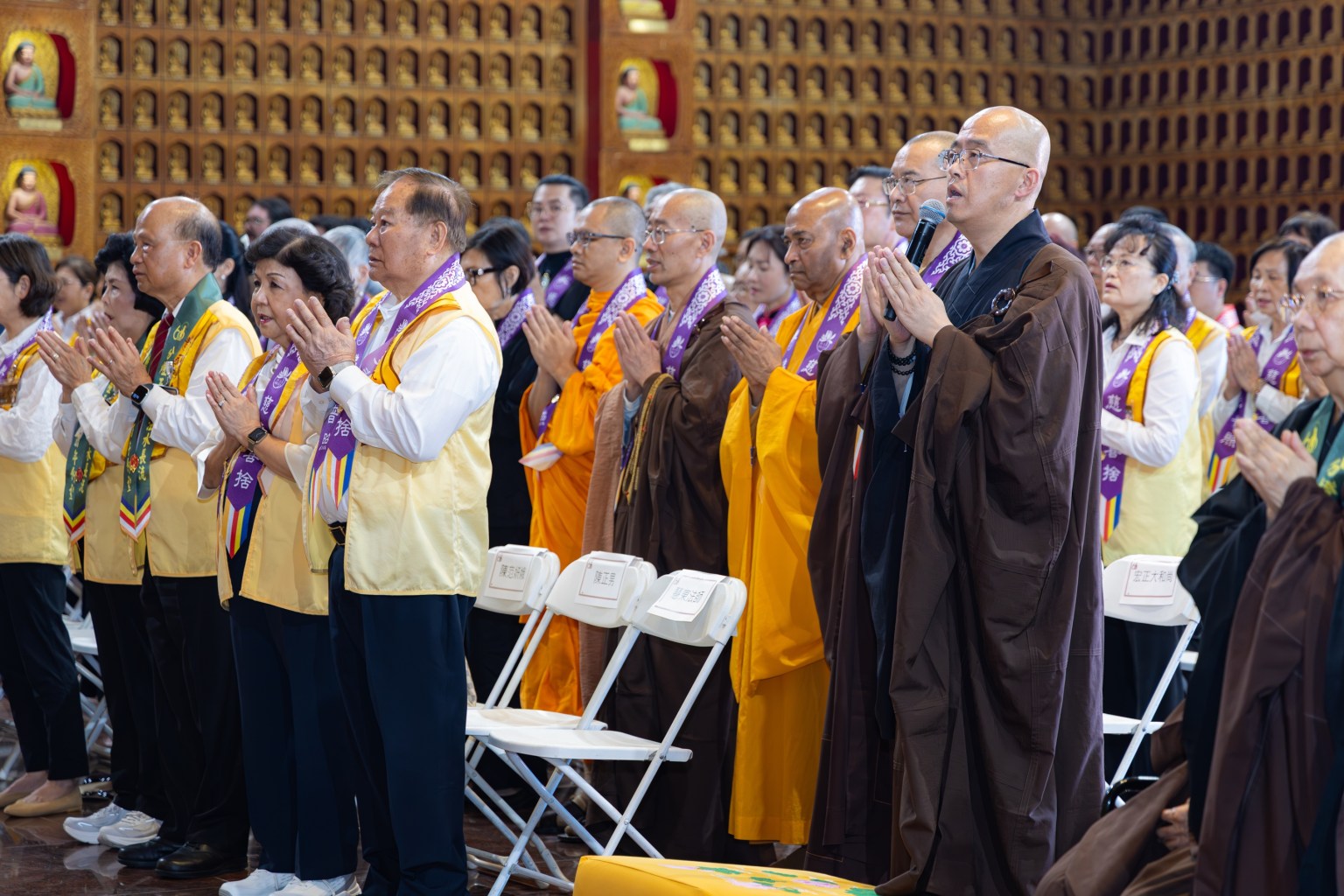 Amid the chanting of Buddhist hymns, the assembly pays homage to the Master's relics.