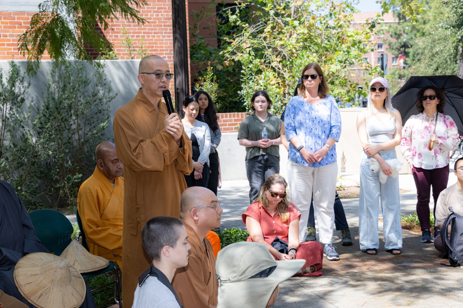 Venerable Huidong, Abbot of Hsi Lai Temple, offers Dharma remarks on behalf of the Southern California Chinese Buddhist Sangha Association.