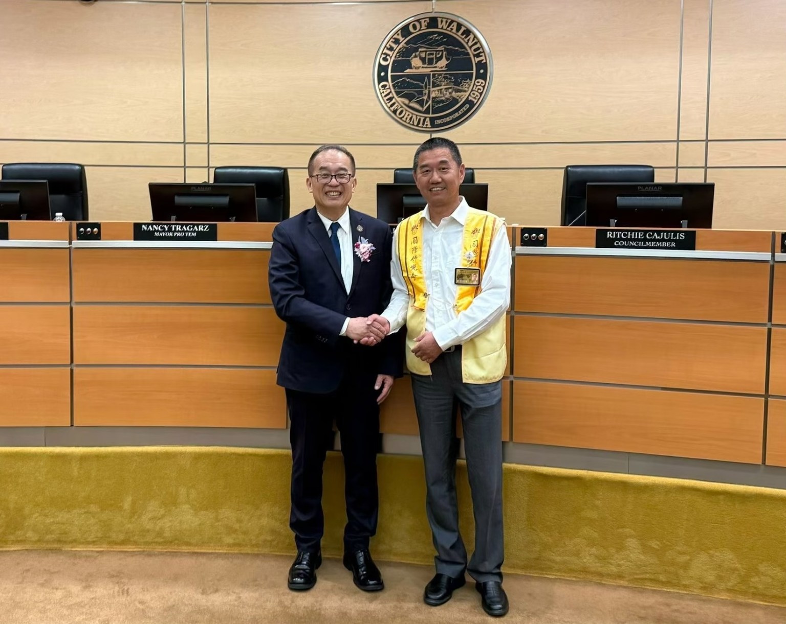 伍立倫市長與錢學儉理事合照