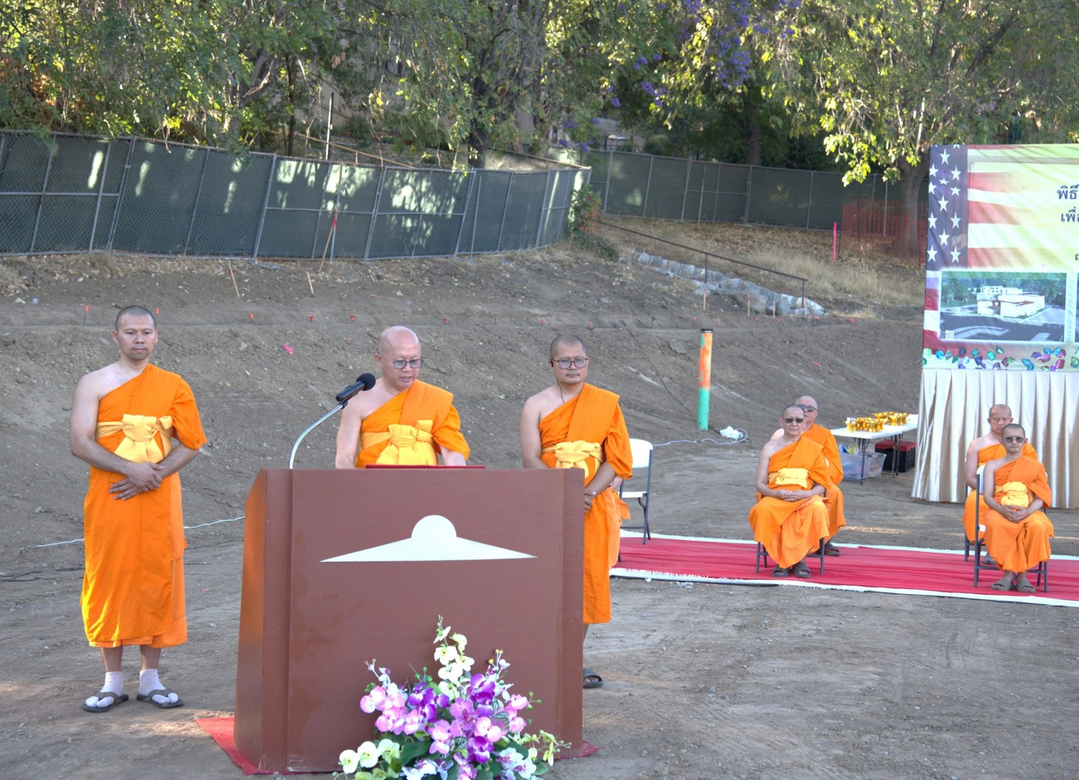 法身寺加州分院副住持 Phra Pratyasotthijanyo 於典禮上致詞。