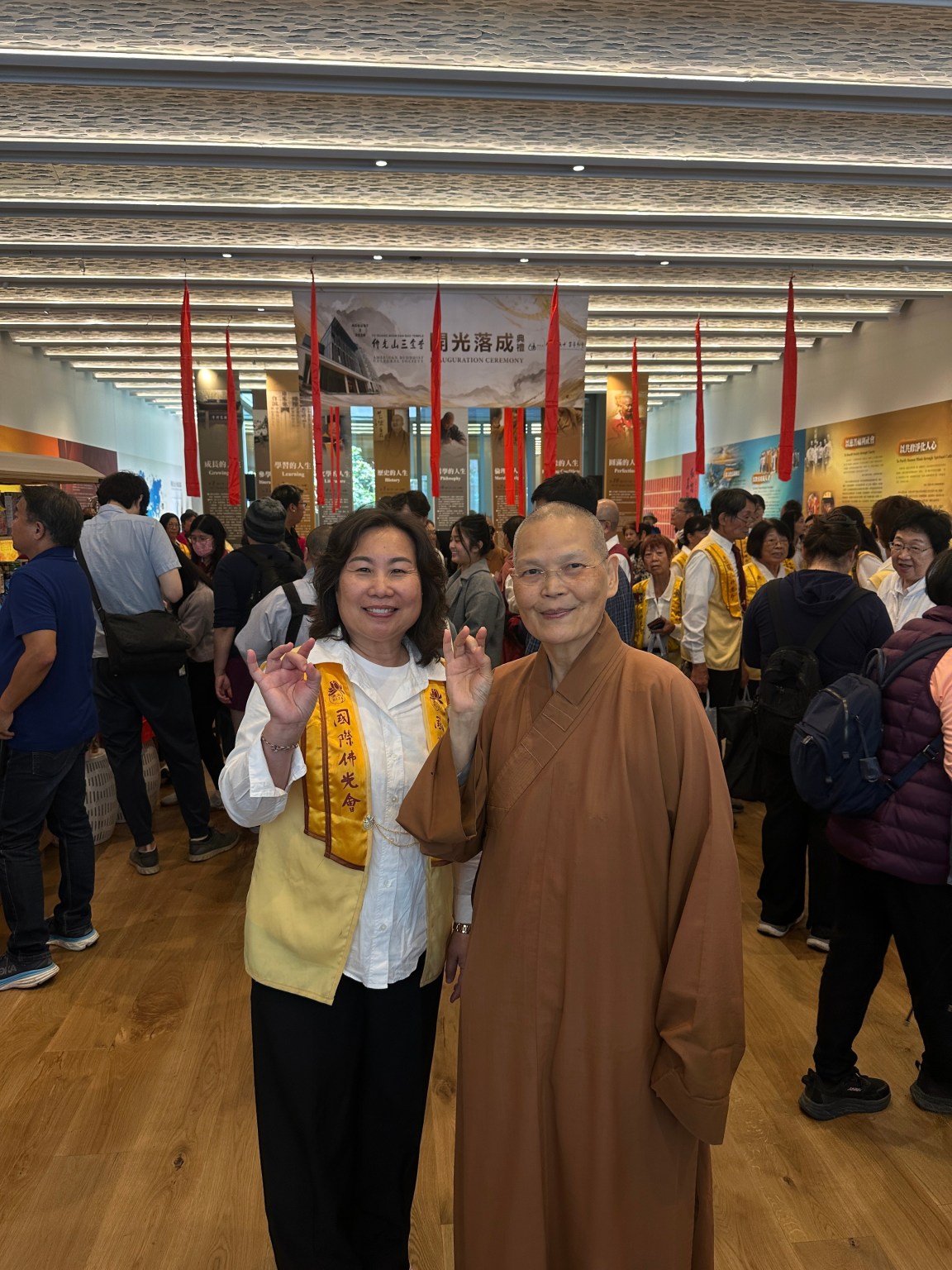 分會蘇淑卿督導和依宣法師在三寶寺參加開光典禮合影