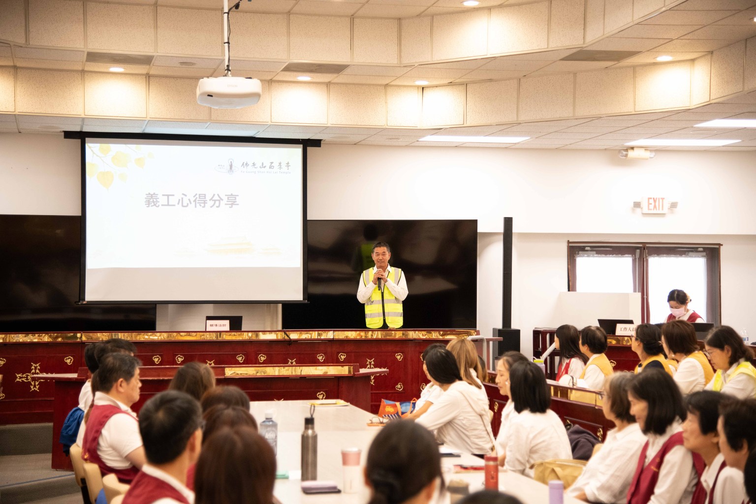 錢學儉則分享，透過服務，從「小我」走向「我們」，從要求別人轉為先要求自己。
